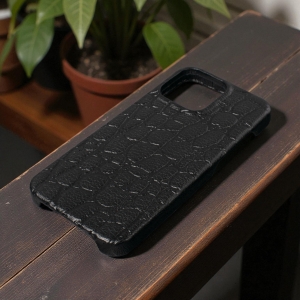 Кожаная накладка Stenk Reptile Cover для Apple iPhone 16 Pro Max Черный