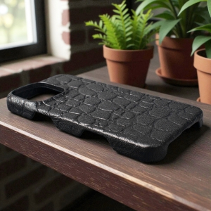 Кожаная накладка Stenk Reptile Cover для Apple iPhone 16 Pro Max Черный