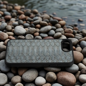 Накладка SkinBacker Python Scales для Apple iPhone 16 Сірий