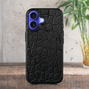 Кожаная накладка Stenk Reptile Cover для Apple iPhone 16 Черный