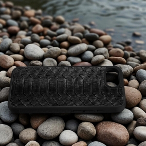 Накладка SkinBacker Python Scales для Apple iPhone 16е Чорний