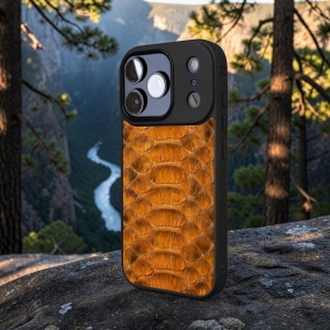 Накладка SkinBacker Python Scales для Apple iPhone 17 Pro Коричневий