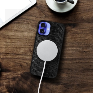 Накладка SkinBacker Python Scales для Apple iPhone 16 Чорний