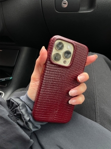 Кожаная накладка Stenk Cover для Apple iPhone 15 Plus Игуана Бордо