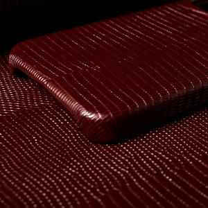 Кожаная накладка Stenk Cover для Apple iPhone 15 Pro Max Игуана Бордо