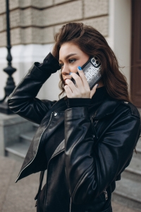 Кожаная накладка Stenk ExBacker для Apple iPhone 15 Черно-белая кобра