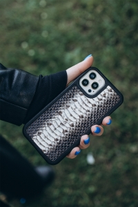 Кожаная накладка Stenk ExBacker для Apple iPhone 15 Черно-белая кобра