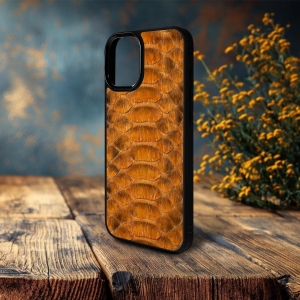 Накладка SkinBacker Python Scales для Apple iPhone 16 Plus Коричневий