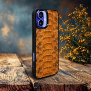Накладка SkinBacker Python Scales для Apple iPhone 16 Коричневый