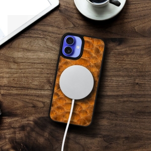 Накладка SkinBacker Python Scales для Apple iPhone 16 Коричневий