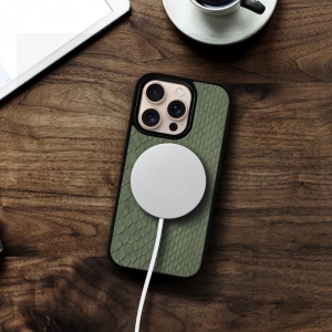 Накладка SkinBacker Mini Python Scales для Apple iPhone 16 Pro Max Оливковый