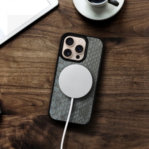 Накладка SkinBacker Mini Python Scales для Apple iPhone 16 Pro Max Серый