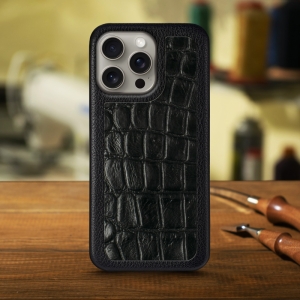 Кожаная накладка Stenk Cover для Apple iPhone 15 Pro Кайман