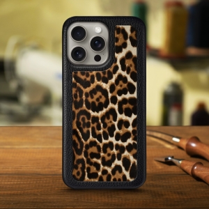 Кожаная накладка Stenk Cover для Apple iPhone 15 Pro Леопард пони