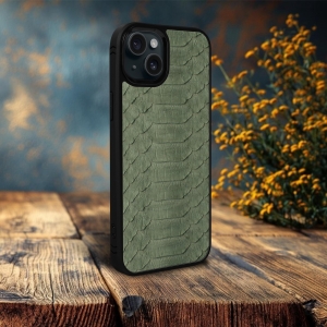 Накладка SkinBacker Python Scales для Apple iPhone 15 Plus Оливковый