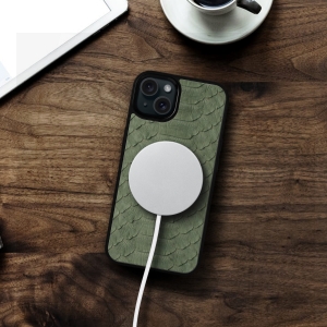 Накладка SkinBacker Python Scales для Apple iPhone 15 Plus Оливковый