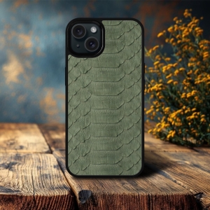Накладка SkinBacker Python Scales для Apple iPhone 15 Оливковый