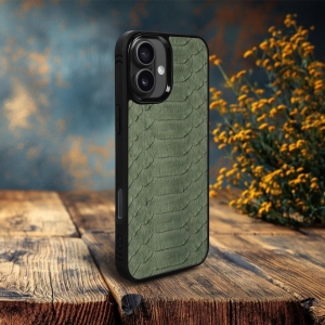 Накладка SkinBacker Python Scales для Apple iPhone 16 Plus Оливковый