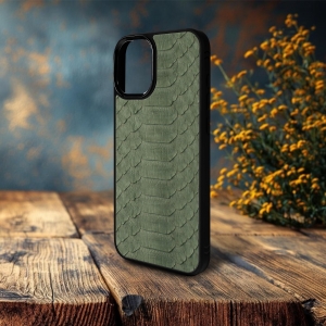 Накладка SkinBacker Python Scales для Apple iPhone 16 Оливковий