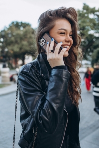 Кожаная накладка Stenk WoodBacker для Apple iPhone 15 Plus Чёрная