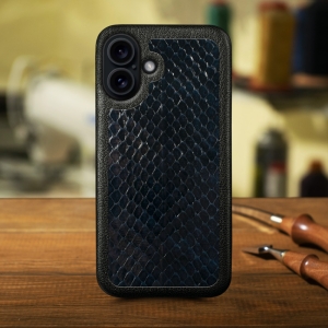 Кожаная накладка Stenk ExBacker для Apple iPhone 16 Plus Синяя кобра