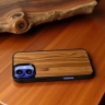 Накладка SkinBacker Wood для Apple iPhone 16 Римская оливка