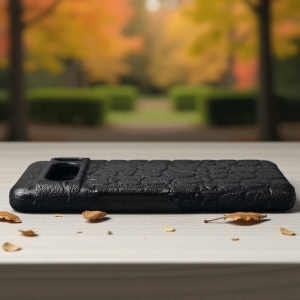 Кожаная накладка Stenk Reptile Cover для Google Pixel 8 Pro Чёрная