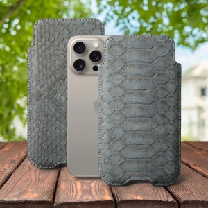 Футляр Stenk Sportage Python для Apple iPhone 15 Pro Серый