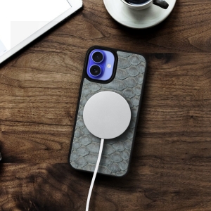 Накладка SkinBacker Python Scales для Apple iPhone 16 Сірий