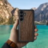Кожаная накладка Stenk WoodBacker для Samsung Galaxy S25 FE Чёрная